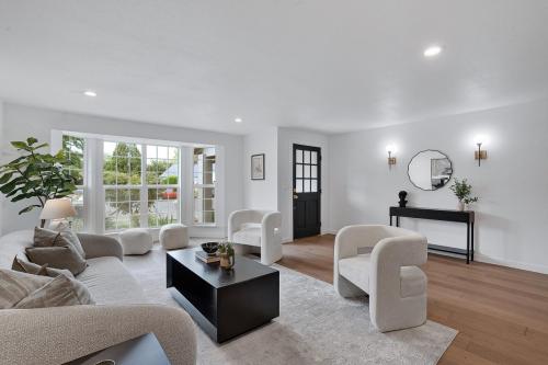 Contemporary Home Stage in Hillsboro Oregon