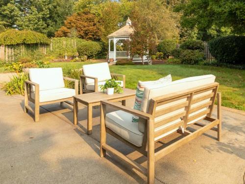 Outdoor Staging in Lake Oswego Oregon