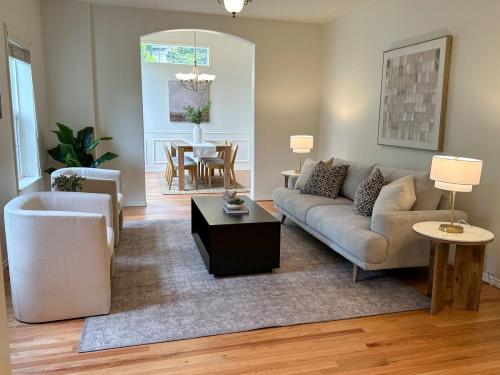 Traditional Living Room Stage