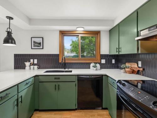 Tualatin Staging Company Kitchen Stage